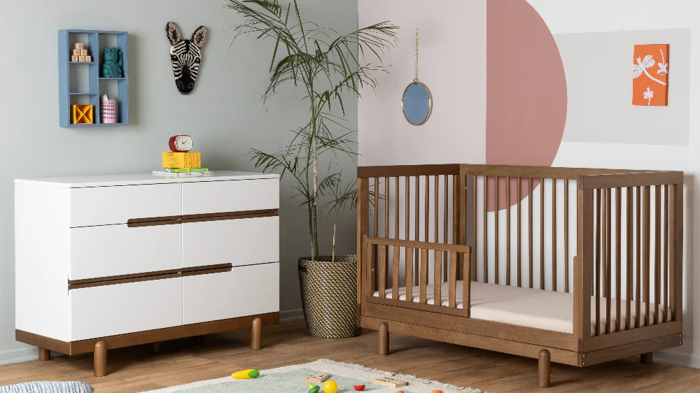 Bliss 4-in-1 Convertible Crib - Image 4