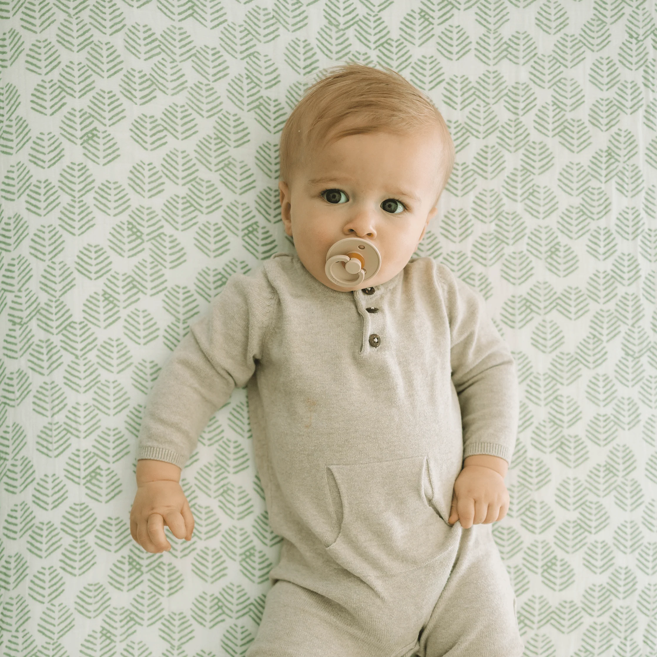 Cotton Muslin Crib Sheet - Leaf Motif - Image 4